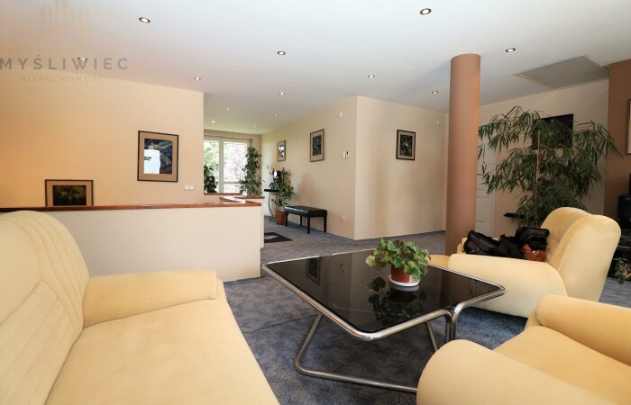 małopolskie, krakowski, Pokój w okazałym domu pod Krakowem/ taras/ parking