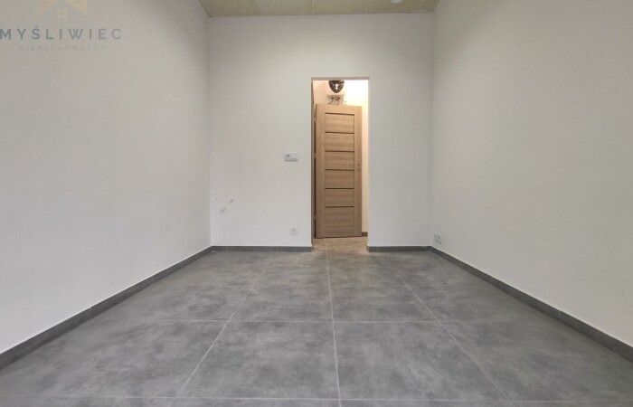 małopolskie, Kraków, Tani lokal z WITRYNĄ / Śródmieście / parking