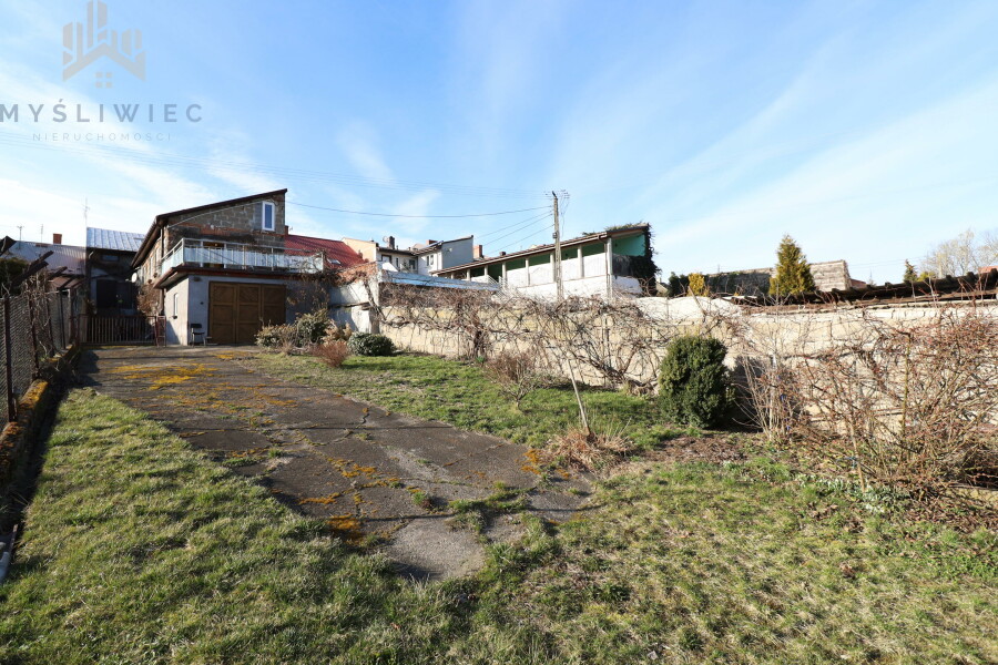 proszowicki, Koszyce, Dom z dwoma lokalami usługowymi / KOSZYCE RYNEK